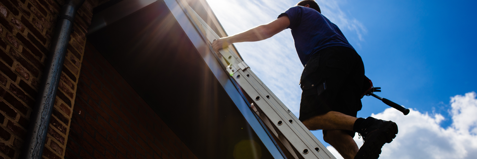 Blockx Dakwerken vakman aan het werk.jpg